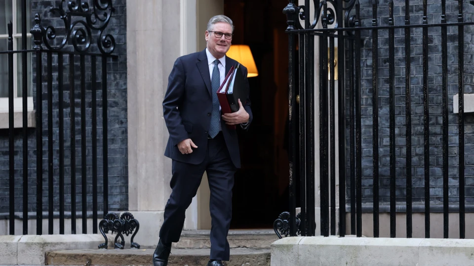 A szemeink előtt omlik össze az európai nagyhatalom? – Valódi Shakespeare-dráma folyik az elitet leleplező súlyos botrány után