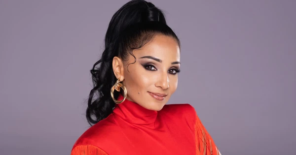 Bikinire cserélte a mikrofont Nótár Mary