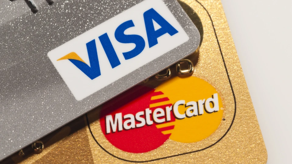 Egyre nagyobb kockázatnak látják Európában, hogy amerikai kártyatársaságok uralják a piacot