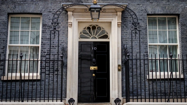 Tovább hullanak a fejek a Downing Streeten az Epstein-botrány miatt