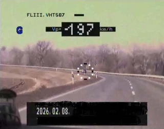 197 km/órával száguldott egy autós Esztergomnál – ennyit kell fizetnie