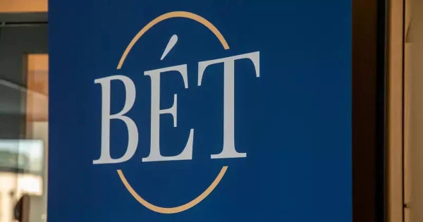 Az OTP talpon maradt a csúszós parketten