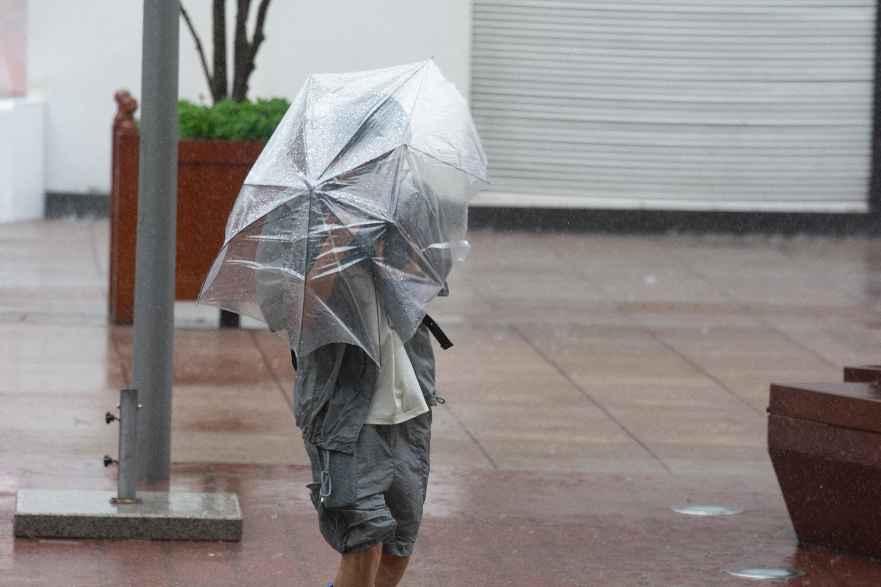 Eső, havas eső, gyenge havazás, de erős szél is előfordulhat
