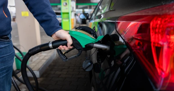 Heteken belül drágulhat az üzemanyag a januári rezsistop miatt