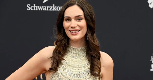 A bajor miniszterelnök 27 éves lányára vetett szemet a 70 éves, házasságban élő Google-milliárdos