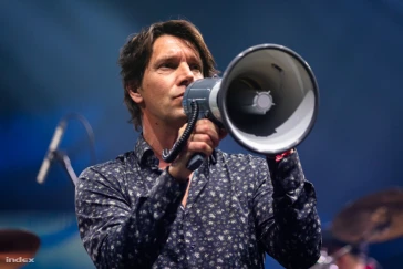 A Quimby máris lecsapott a Radnai Márkkal összefüggésbe hozott széttúrt ágyra