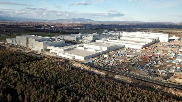 Az Európai Bizottsághoz fordul Dobrev Klára a gödi Samsung-gyár ügyében