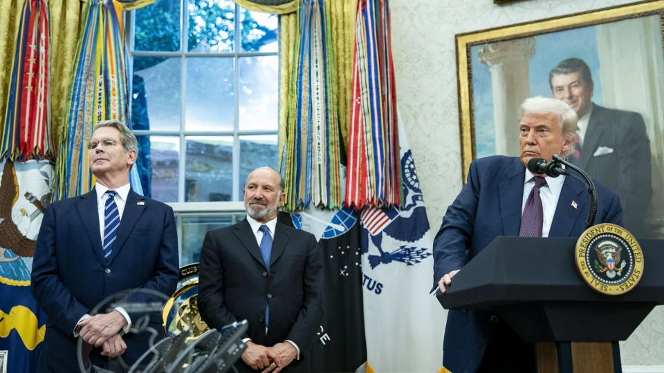 Bevallotta Trump befolyásos minisztere: járt a világ leghírhedtebb pedofiljának magánszigetén