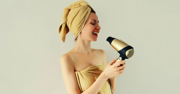 Édes titok a fürdőszobában: Miért érdemes egy kanál cukrot tenned a samponodba?