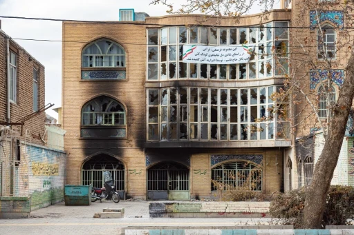 Elnézést kért a tízezernyi halottért az iráni elnök