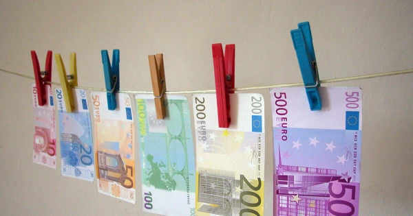 Kínában hamisítják az eurót és a dollárt