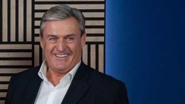 Most fog kihullani Magyar Péter haja: hirtelen rengetegen kezdtek ellene fogadni a népszerű fogadási oldalon