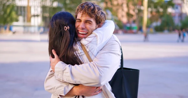 Ne engedd el a kezét! A pszichológus szerint ezen az apróságon múlik a kapcsolatod sikere