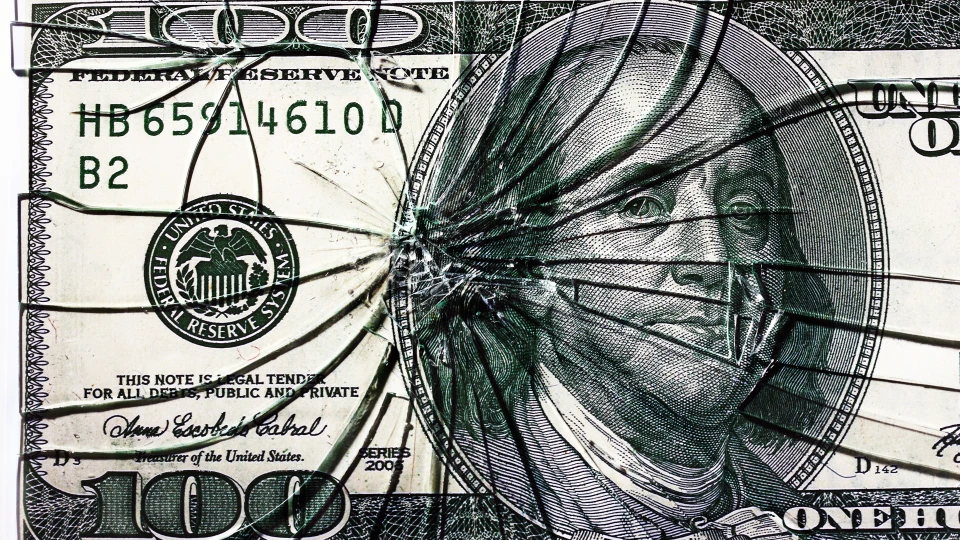 Olyan történik a dollárral, amire közel két évtizede nem volt példa