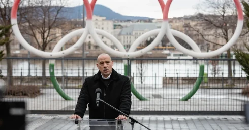 A Bayern edzője szerint a fekete futballisták nem kapnak támogatást Magyarországon, Schmidt Ádám valótlan híresztelésről beszélt