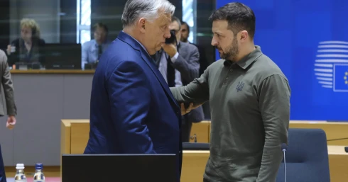 "Olyan nincs, hogy Oroszország valamit megsemmisít, és azt Ukrajnának kell helyreállítania”- ezt üzente Zelenszkij Orbánnak