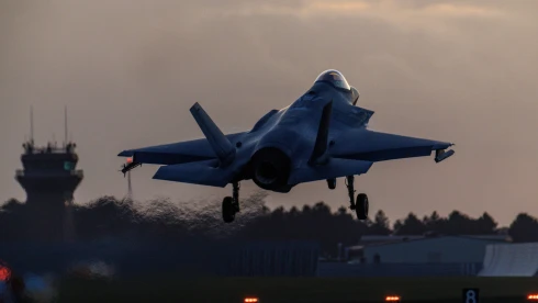 Súlyos jelentés: 150-nél is több katonai repülőgép várja a parancsot, hatalmas támadás zúdulhat Iránra