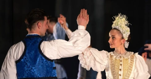 A Duna-menti népek táncait a Nemzeti Színház színpadán mutatja be a Duna Művészegyüttes