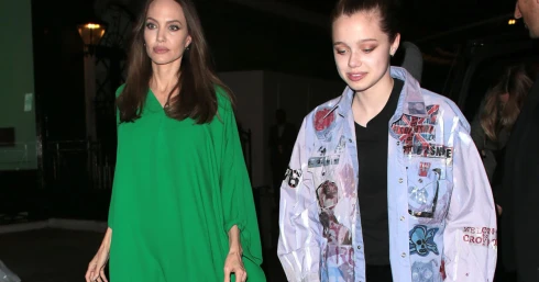 Angelina Jolie és Brad Pitt 19 éves lányát egy titokzatos férfival látták: Shiloh így ragyog a friss fotókon