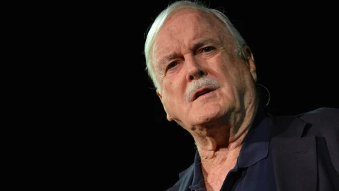John Cleese megint beszólt Orbán Viktornak, reagált a miniszterelnök