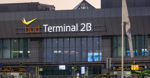 Közleményt adott ki a Liszt Ferenc Repülőtéren a közel-keleti konfliktus miatt – ez vár a külföldre indulókra