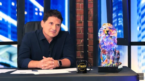 A Mandinerre költözik Hajdú Péter a Frizbivel