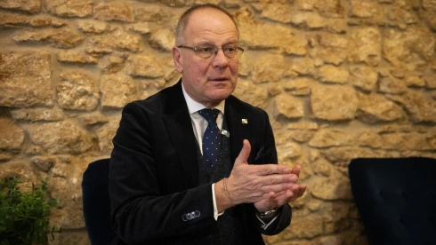 Navracsics Tibor azt állítja, hogy nem ismer háborúpárti politikust Magyarországon