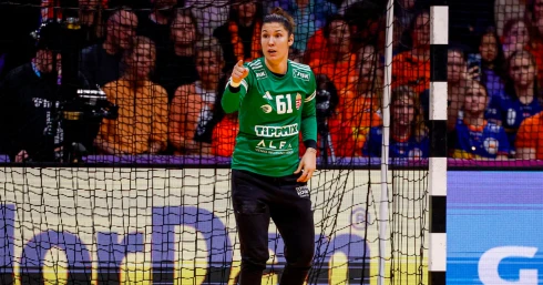 Megható üzenetekkel vallott szerelmet egymásnak Janurik Kinga és spanyol női kézilabdázó párja