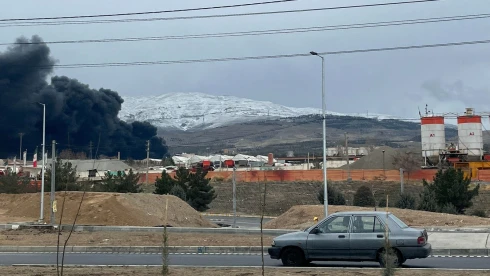 Izrael újabb csapásokat mért Iránra, Spanyolország kiürítette teheráni nagykövetségét