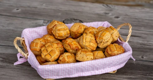 Státusszimbólumnak számított, ha zsírt és tejfölt tettek a pogácsába – Nemcsak a mesékben létezett