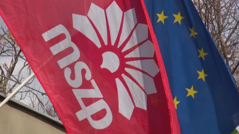 Az MSZP mélyrepülése: hogyan lett az egykori tömegpártból 1 százalék alatti párt?