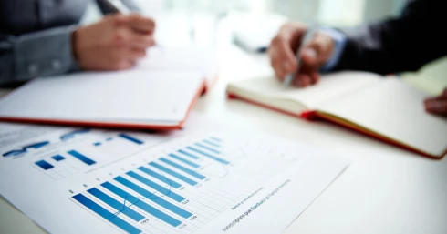 Drágulást hozott a tavasz a vállalkozói számláknál – a nagybankok többsége emel a díjakon