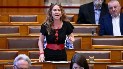 Váratlan gesztust tett Kövér László a parlamentben magából kikelve ordítozó Szabó Tímeának + videó