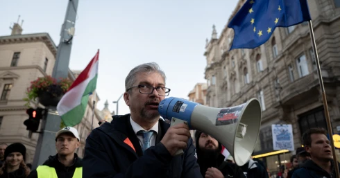 Kétszer is felfüggesztették Hadházy Ákos mentelmi jogát