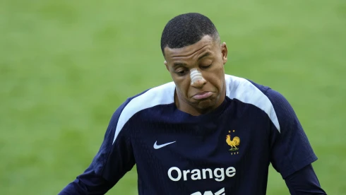 Kylian Mbappé két tűz között