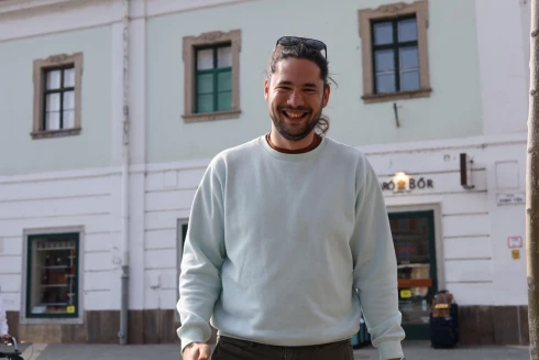 Nagy Dávid Kutyapárt-listavezető: „De ha már mindenért lehajolsz, akkor be is kaphatod"