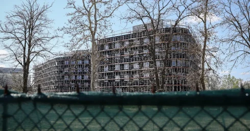 19,5 milliárdot kaphat a kecskeméti egyetem campusépítésre, amit Matolcsy Ádám barátja hagyott félbe