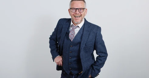 „A maga kattanása”