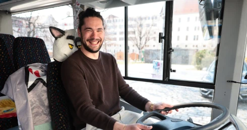 Országos Hiánypótló Buszt indított a Kutyapárt - így néz ki - fotók