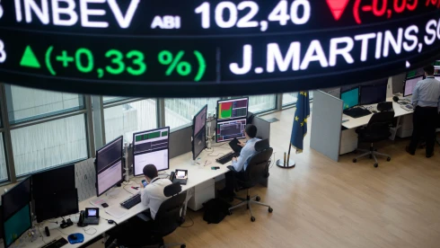 Amíg a világ az iráni háborúra figyel, az EU hat legnagyobb országa kényszerpályára löki az összes többi tagállamot