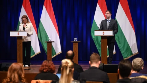 Bejelentéseket tesz Gulyás Gergely – Kormányinfó percről percre