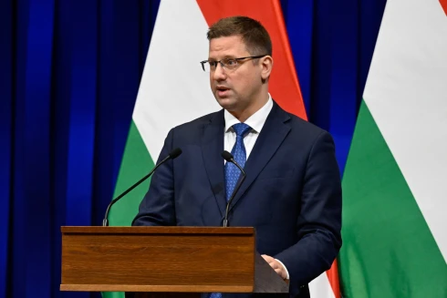 Kőolaj és földgáz lepte be a Kormányinfót