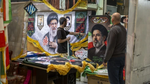 Lehullt a lepel a puritánnak hitt vezérről: mesés luxusbirodalmat rejteget a nyugati világban Mojtaba Hamenei