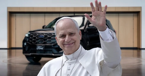 Még a rendszáma is beszédes: ilyen luxus-Fordot kapott XIV. Leó pápa – Fotók
