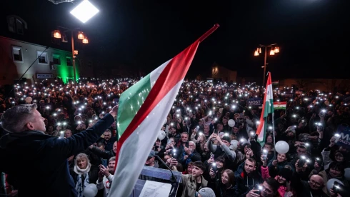 Orbán Viktor tudja, hogy a mostani tábora nem elég a győzelemhez, de fordítani már aligha lesz képes