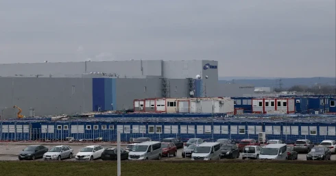 21 Kutatóközpont: A magyarok 49 százaléka felelősnek tartja a kormányt a gödi gyárban történt szennyezésekért