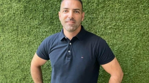 Állítólag karlendítést mutató fotó került elő Tárkányi Zsoltról, a Tisza Párt cáfol