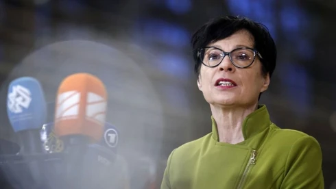 Egymás haját tépik Von der Leyen emberei: a jugoszláv titkosszolgálatnak dolgozhatott az ukrán csatlakozás egyik legnagyobb pártfogója