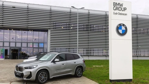 Ez nem tartott sokáig: azonnal hozzá kellett nyúlni a debreceni BMW-gyárhoz –nem tudtak már mit csinálni a németek