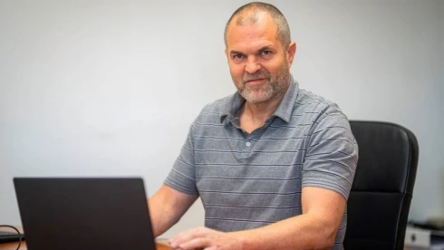 Feljelentések, százezres tankolások és MSZP-s kapcsolatok – kérdések a Tisza jelöltje körül